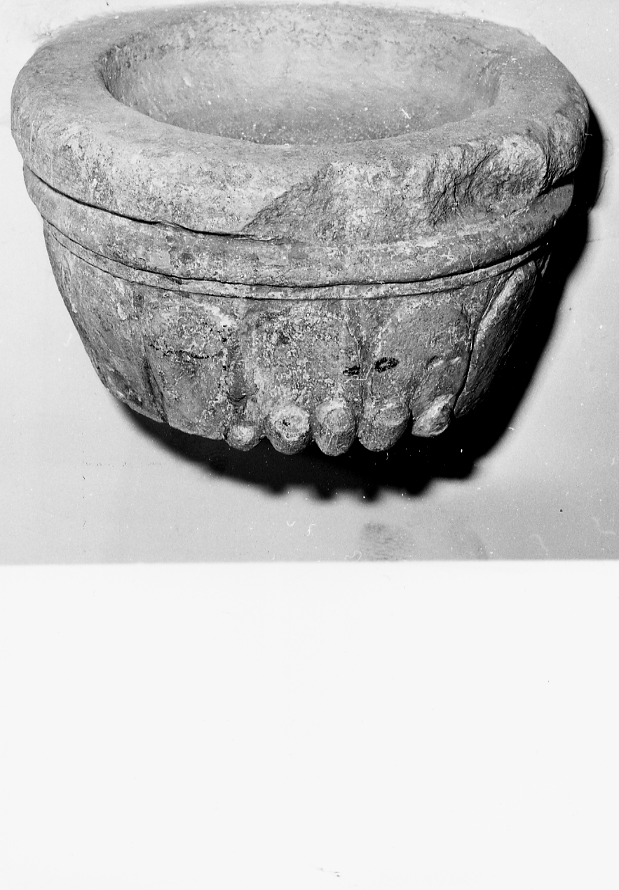 acquasantiera da parete, opera isolata - bottega Italia centrale (sec. XVII)