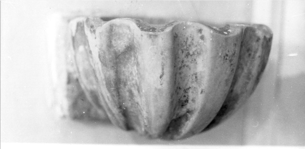 acquasantiera, opera isolata - bottega abruzzese (sec. XIX)