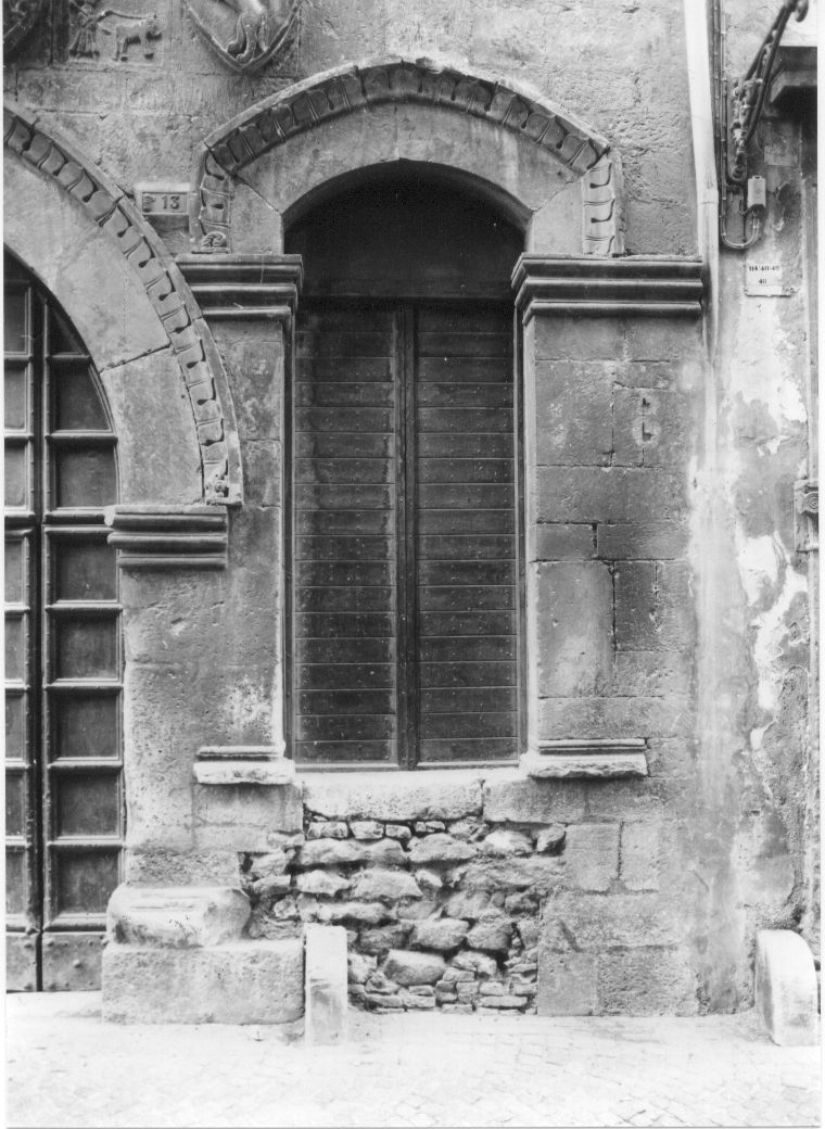 mostra di portale, opera isolata - bottega Italia centrale (prima metà sec. XV)