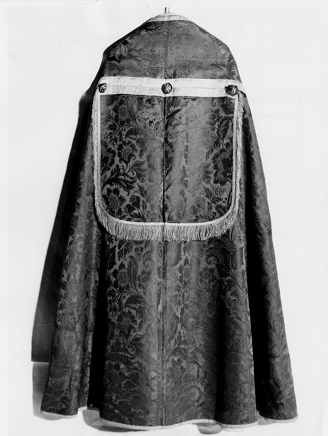 piviale, elemento d'insieme - manifattura italiana (seconda metà sec. XVII)