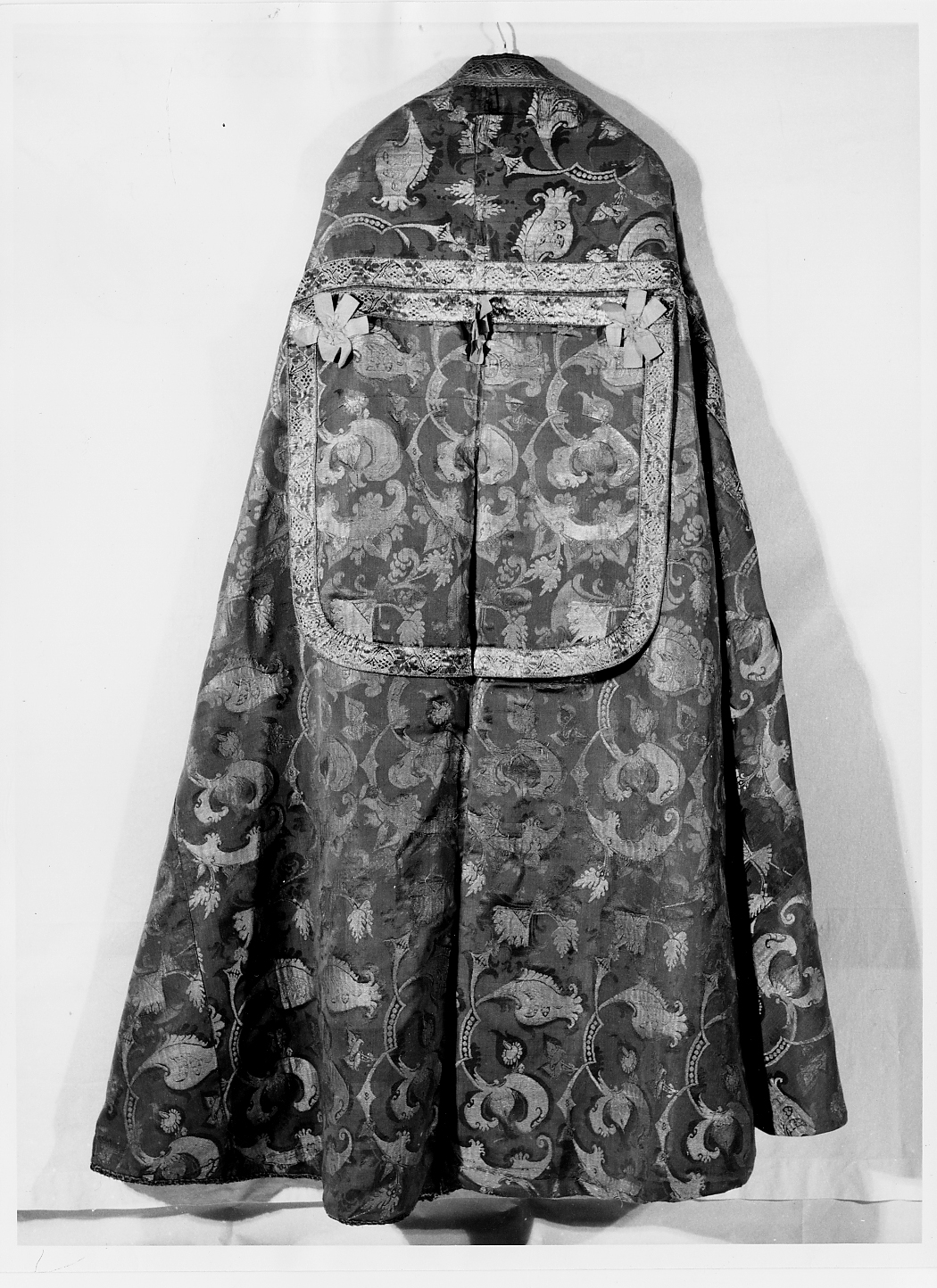 piviale - manifattura italiana, manifattura francese (inizio sec. XVIII)