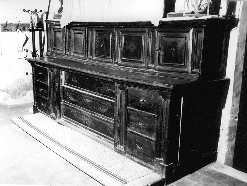 mobile da sacrestia con alzata - ambito Italia centrale (sec. XIX)