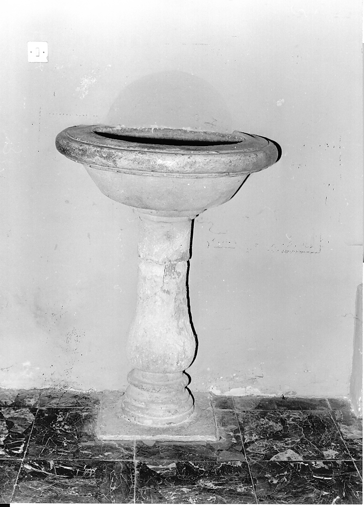 acquasantiera - a fusto - ambito Italia centrale (sec. XVII)