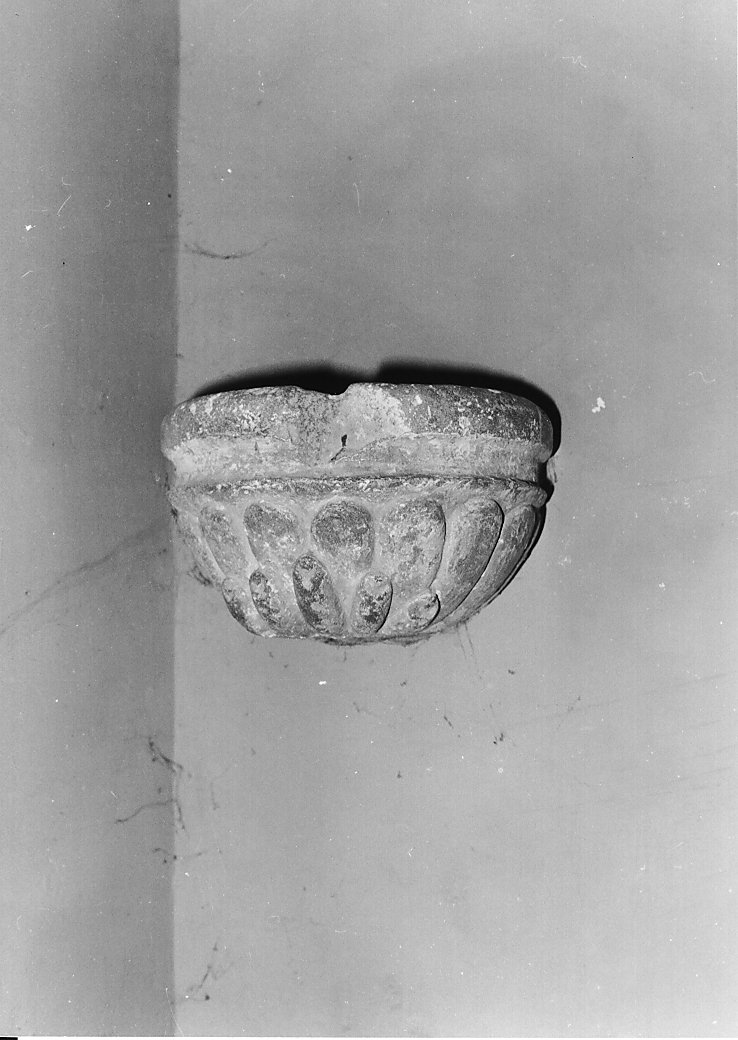 acquasantiera - da parete - ambito Italia centrale (sec. XVII)