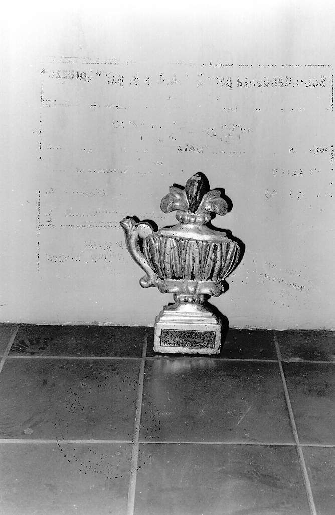 vaso d'altare con composizione floreale - ambito Italia centrale (sec. XIX)