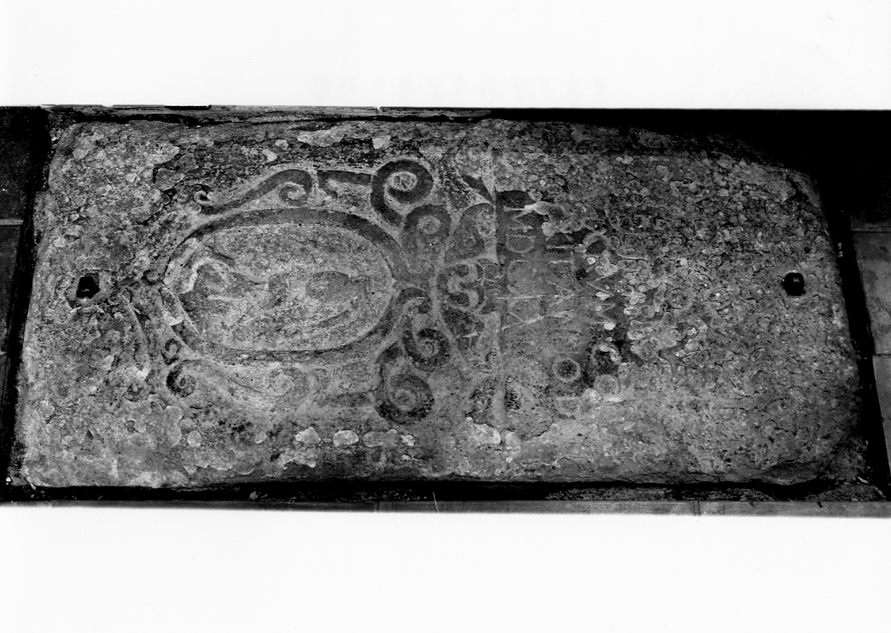 lastra tombale, opera isolata - ambito abruzzese (sec. XVIII)