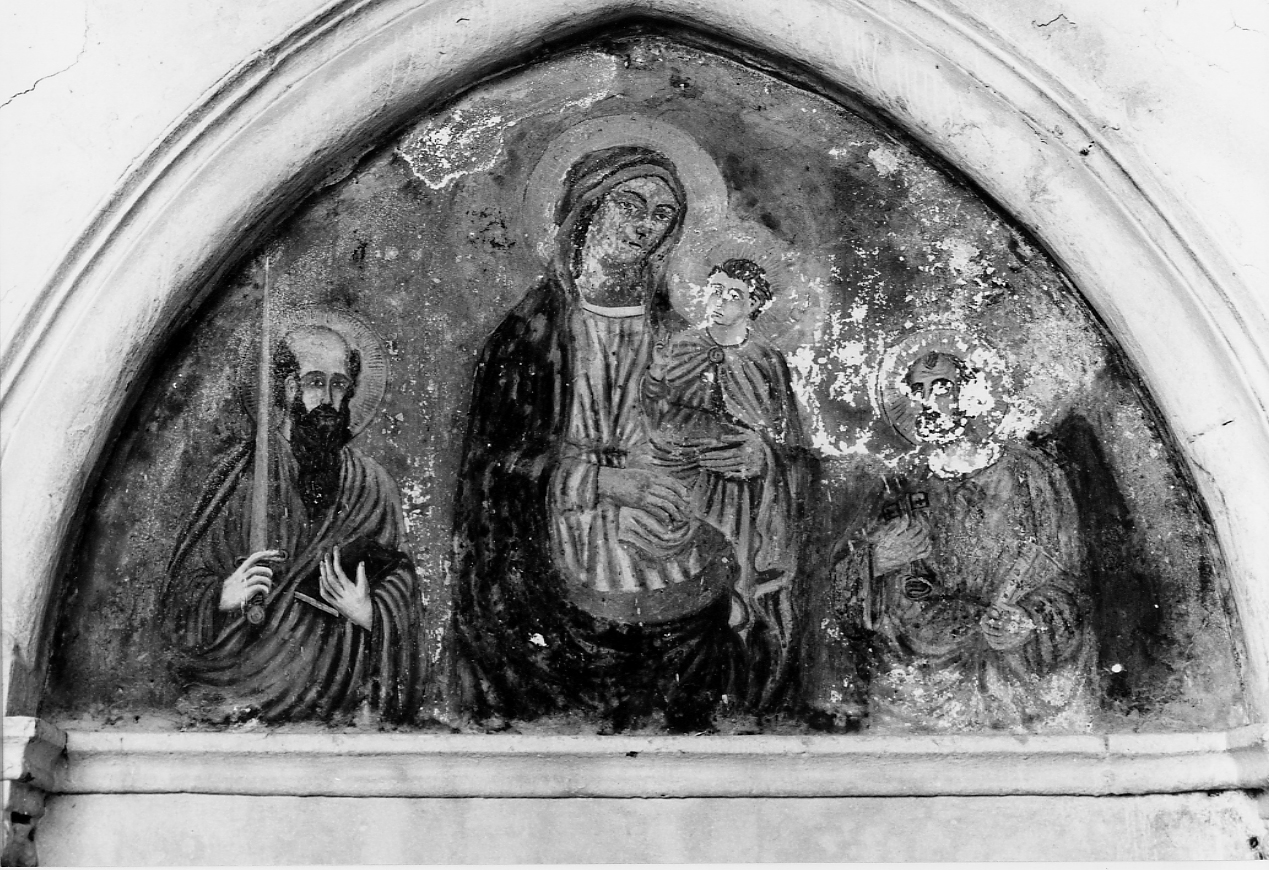 Madonna con Bambino, San Pietro, San Paolo (lunetta, opera isolata) - ambito abruzzese (prima metà sec. XVI)