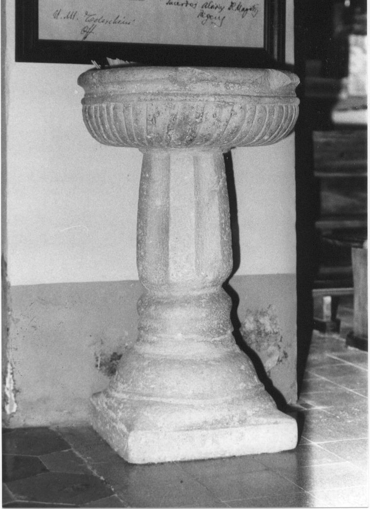 acquasantiera - a fusto - ambito Italia centrale (sec. XVI)