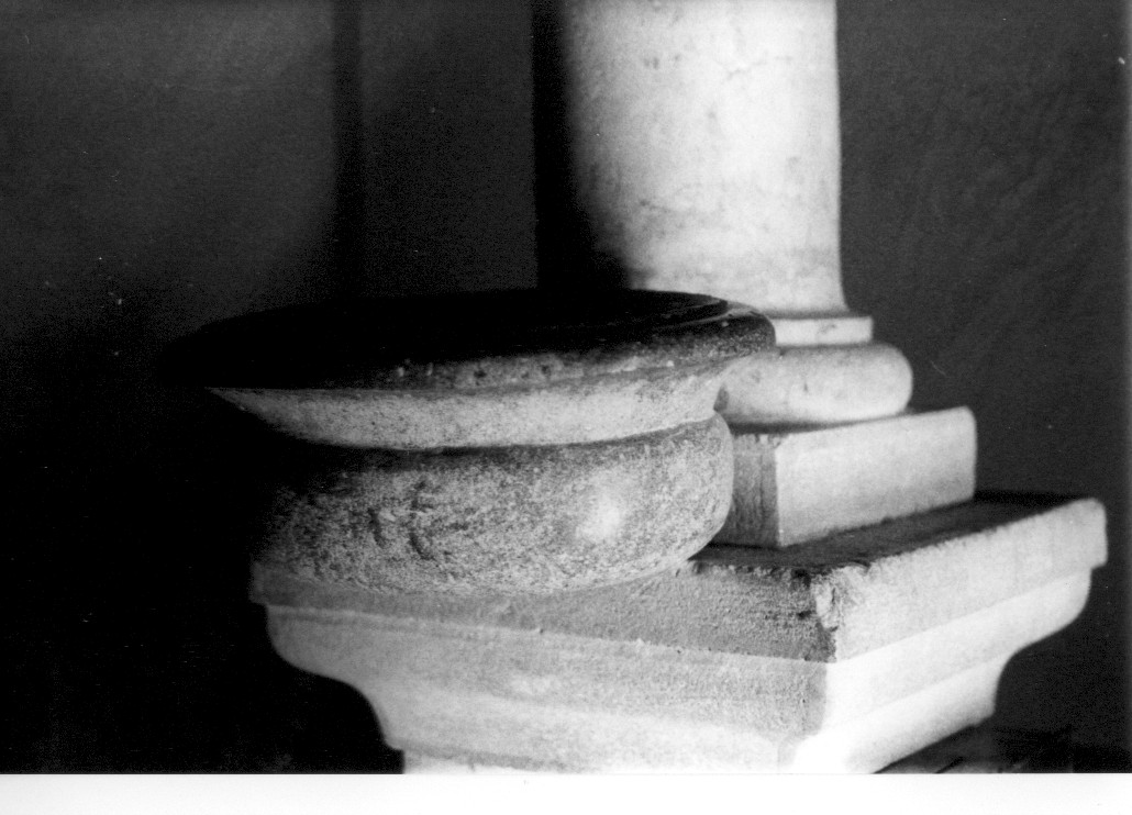 acquasantiera, serie - produzione di Pescocostanzo (sec. XVIII)