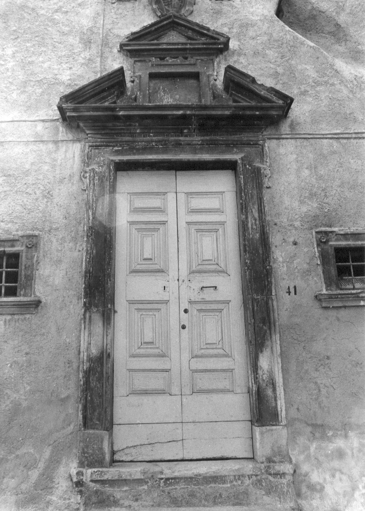 mostra di portale, elemento d'insieme - ambito abruzzese (sec. XVII)