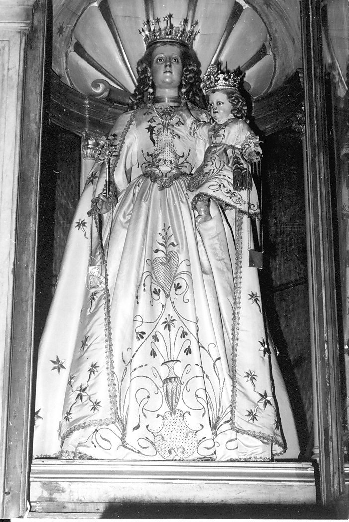 Madonna del Carmine con bambino (gruppo scultoreo, opera isolata) - ambito abruzzese (sec. XIX)