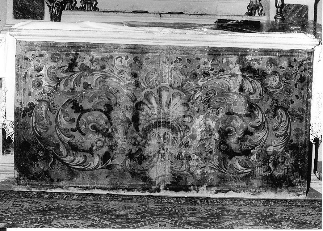 mascherone con motivi vegetali (paliotto, opera isolata) - ambito abruzzese (sec. XVI)