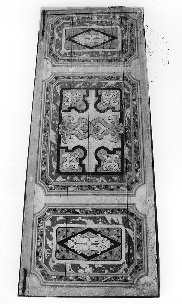 anta dipinta con motivi vegetali in finto commesso di marmo (sportello di stipo, serie) - ambito abruzzese (sec. XVIII)