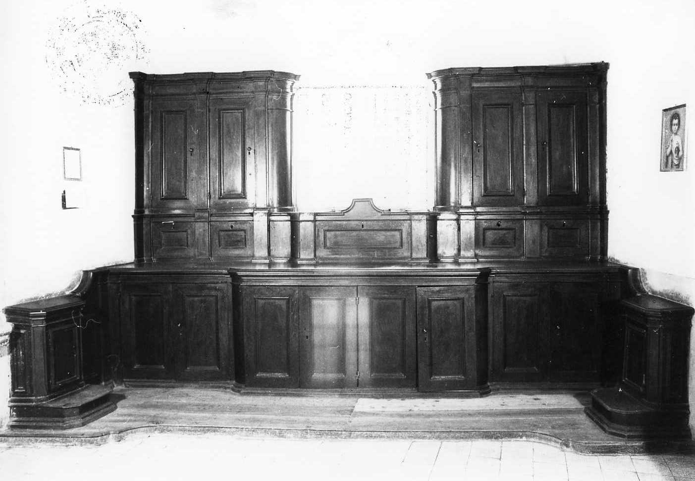 armadio da sacrestia - ambito Italia centrale (sec. XVIII)