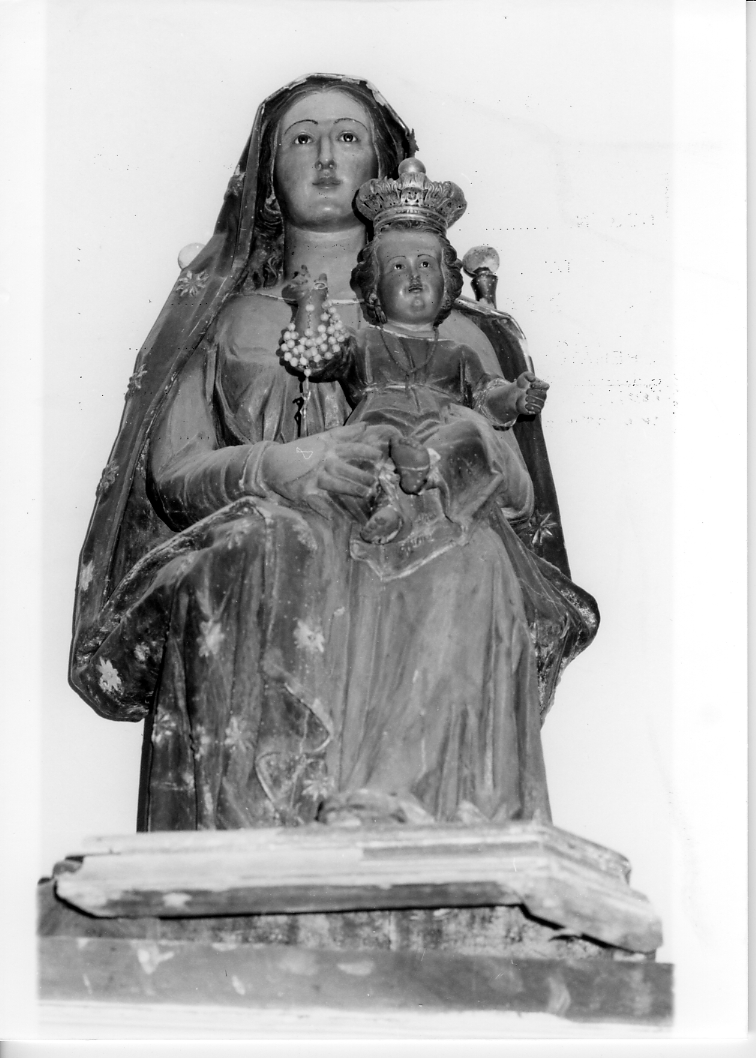 Madonna di Piedigrotta, Madonna con Bambino (gruppo scultoreo, opera isolata) - bottega Italia centro-meridionale (sec. XVIII)