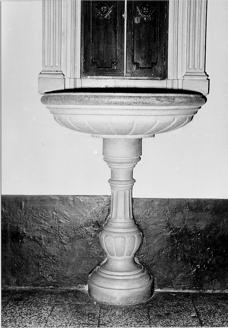 acquasantiera - a fusto, opera isolata - bottega abruzzese (sec. XIX)