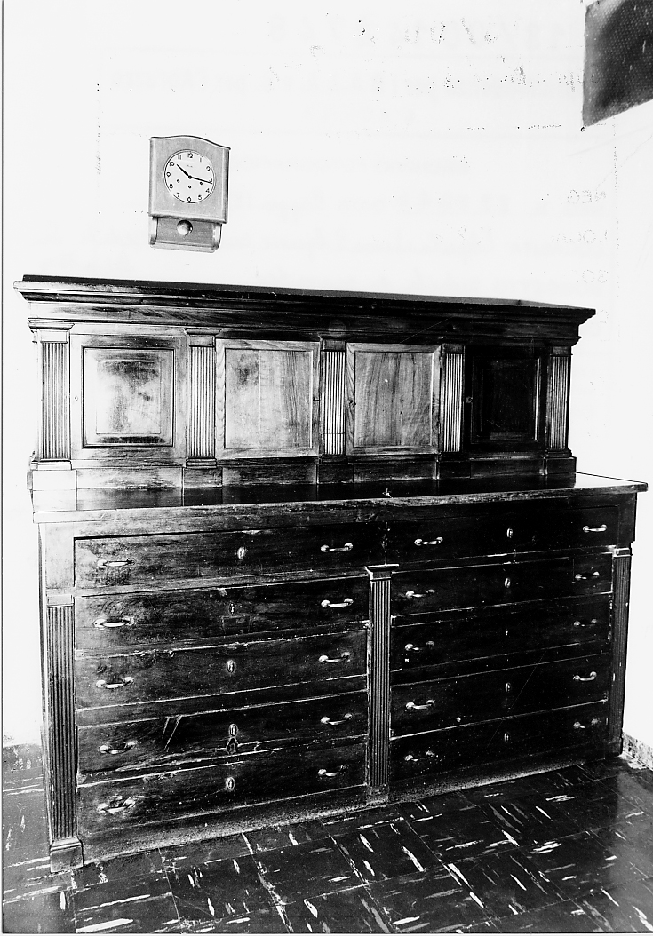 mobile da sacrestia con alzata, opera isolata - bottega abruzzese (sec. XIX)