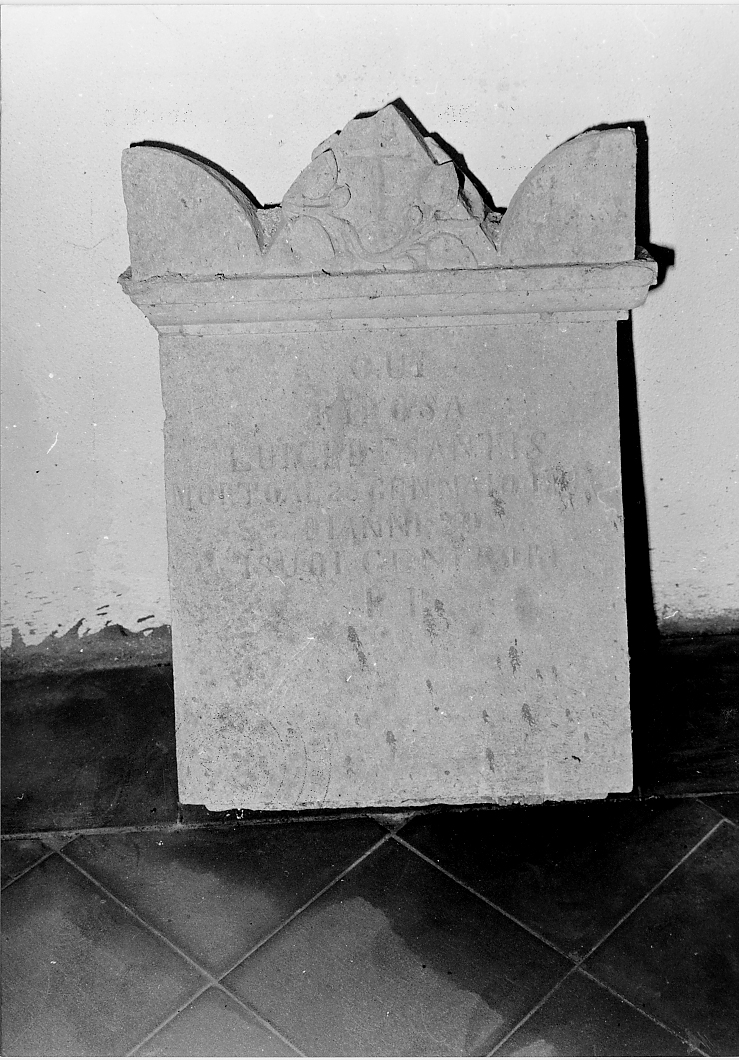 lapide tombale, opera isolata - bottega abruzzese (prima metà sec. XX)