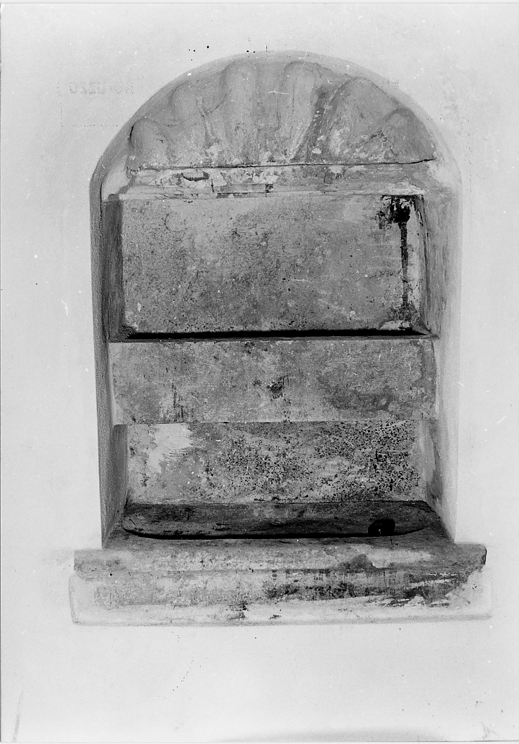lavabo da sacrestia, opera isolata - bottega abruzzese (sec. XVI)