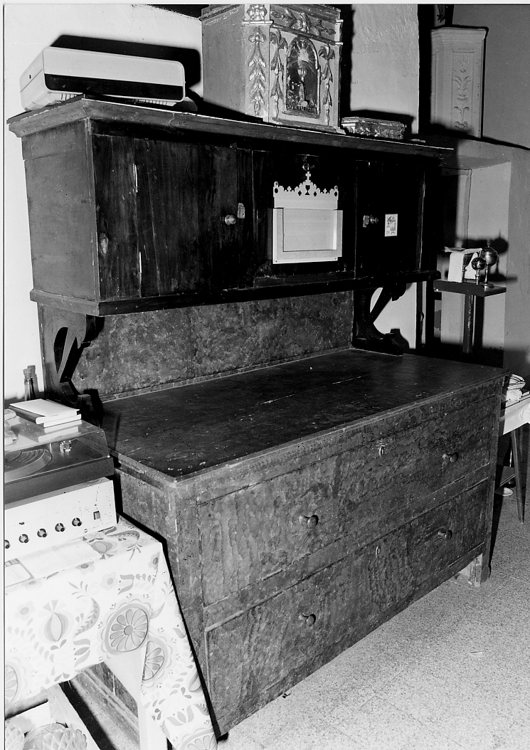 mobile da sacrestia con alzata, opera isolata - bottega abruzzese (prima metà sec. XX)