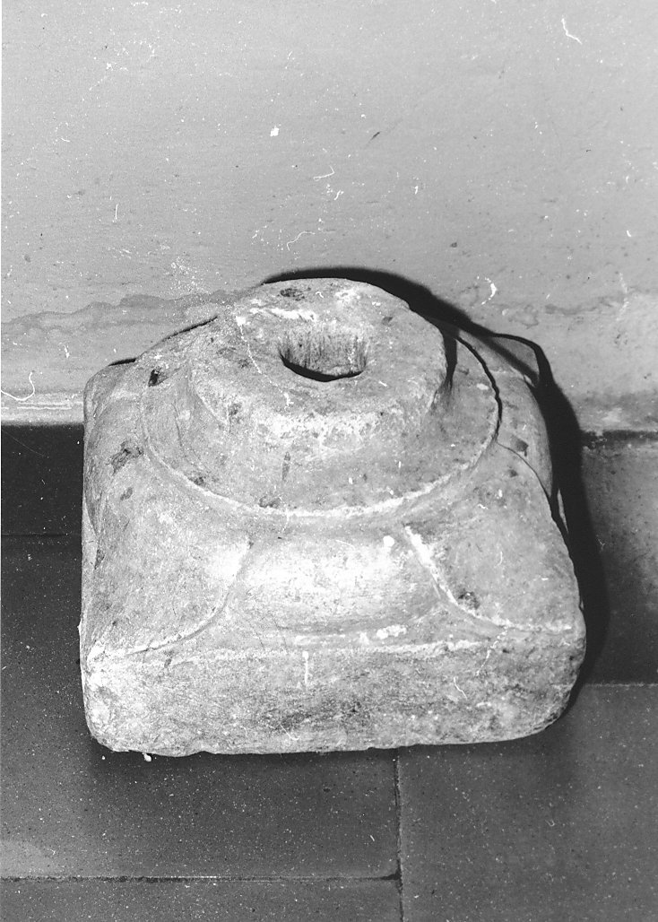 base per croce - bottega abruzzese (sec. XVII)