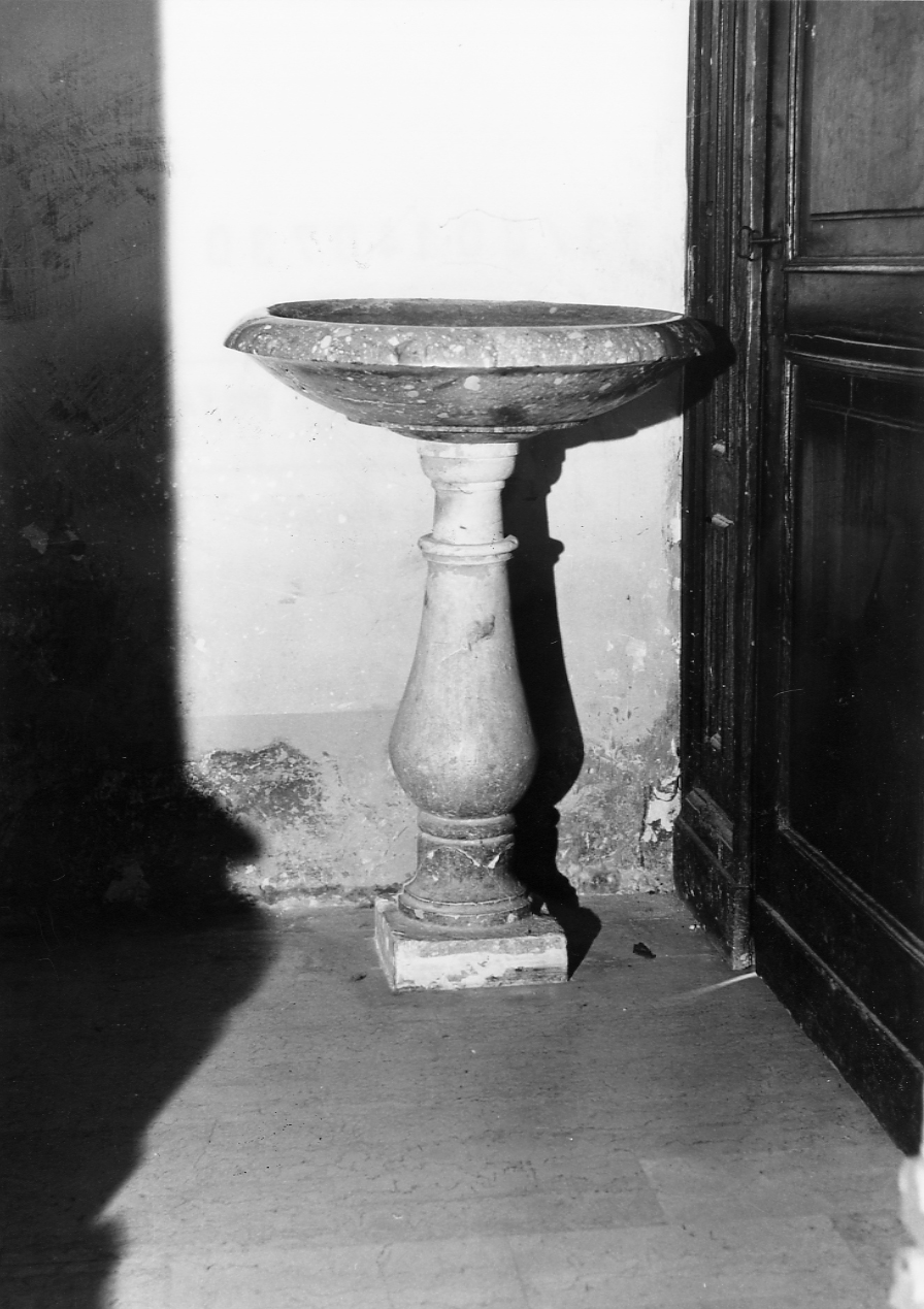 fusto di acquasantiera, opera isolata - bottega Italia centrale (sec. XIX)