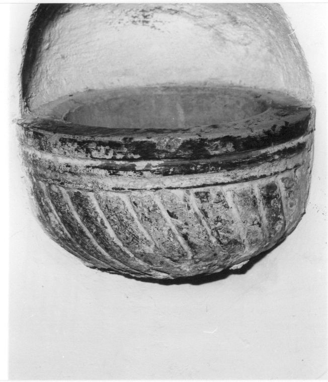 acquasantiera, opera isolata - bottega abruzzese (sec. XVII)