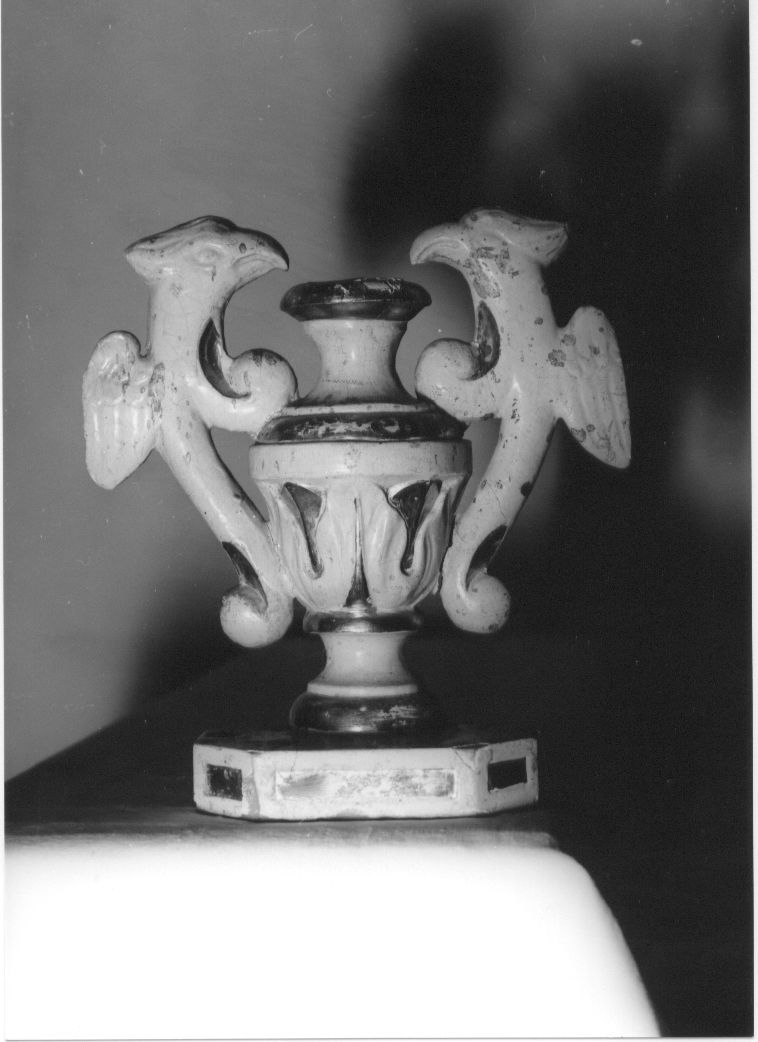 vaso d'altare con composizione floreale, serie - bottega abruzzese (sec. XIX)