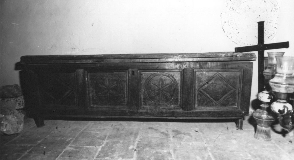 cassapanca, opera isolata - bottega abruzzese (sec. XVII)