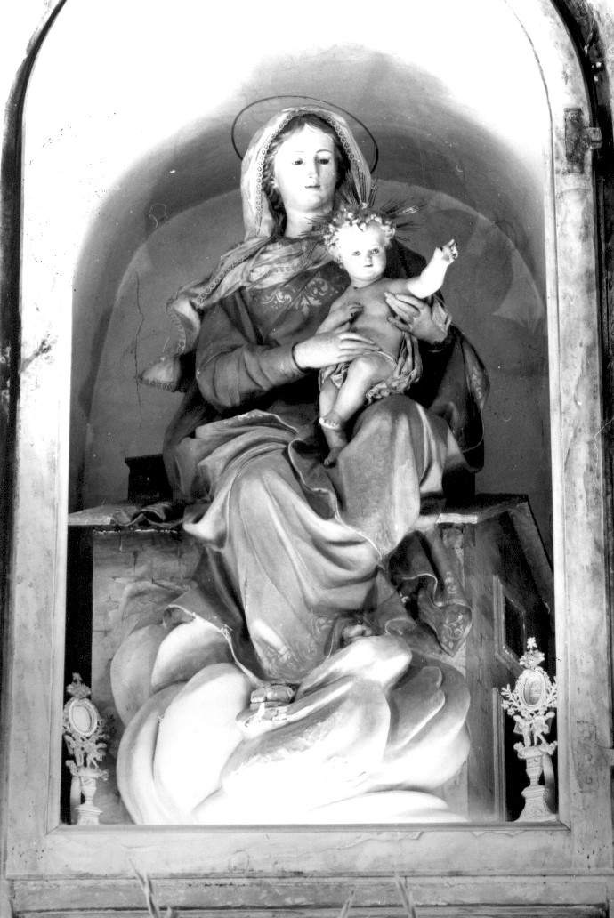 Madonna di Loreto, Madonna con Bambino (gruppo scultoreo, opera isolata) - ambito italiano (sec. XVIII)