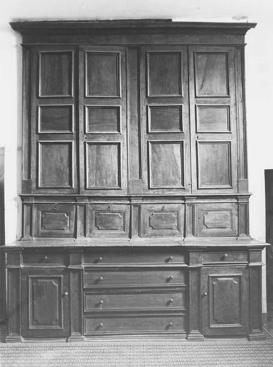 armadio - produzione abruzzese (sec. XVIII)