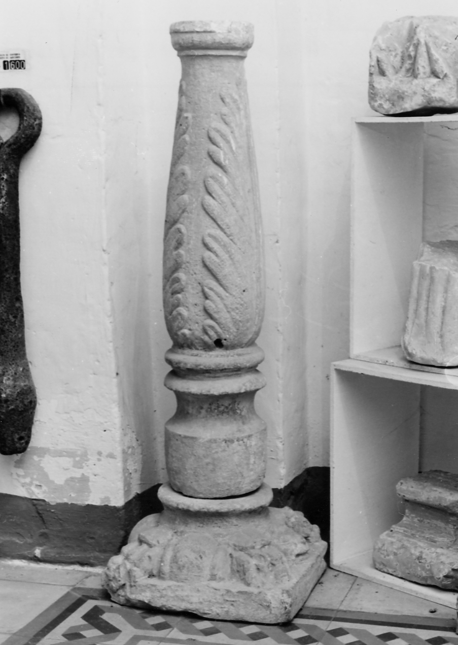 motivi decorativi vegetali (colonna, elemento d'insieme) - ambito Italia centrale (sec. XVII)