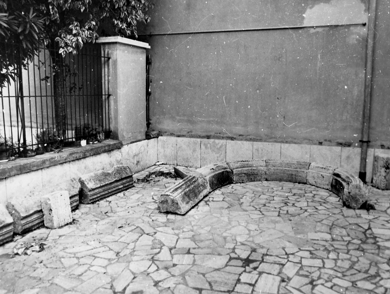 mostra di portale, frammento - ambito Italia centrale (sec. XV)