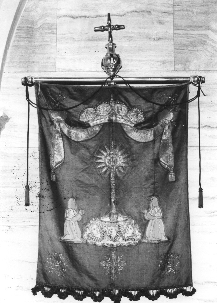 emblema della Confraternita del Santissimo Sacramento (stendardo processionale, opera isolata) - ambito Italia centrale (sec. XIX)