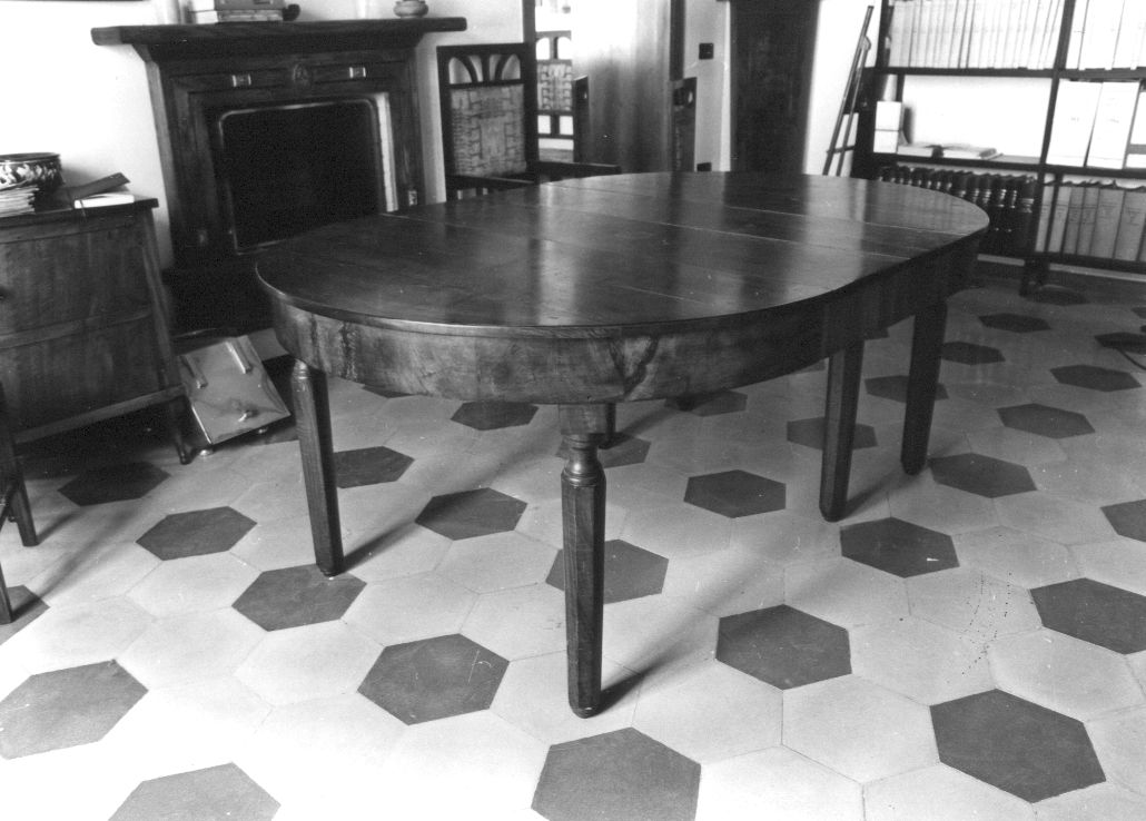 tavolo da pranzo, opera isolata - produzione abruzzese (prima metà sec. XIX)