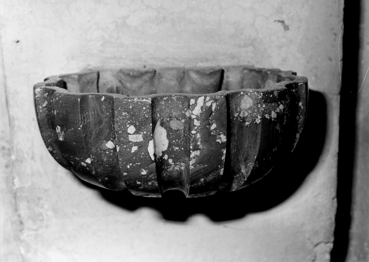 acquasantiera da parete, serie - ambito Italia centrale (sec. XIX)