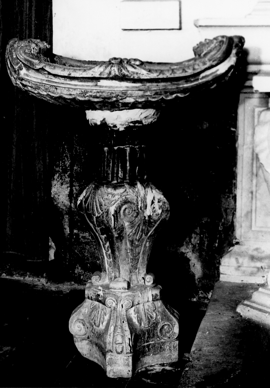 acquasantiera, opera isolata - ambito abruzzese (sec. XVI)