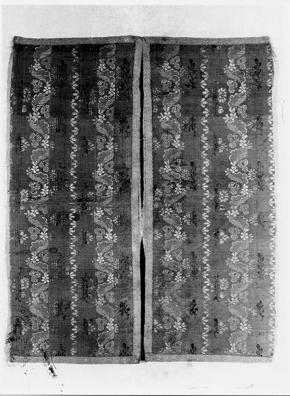 conopeo di tabernacolo, elemento d'insieme - manifattura italiana (sec. XVIII)