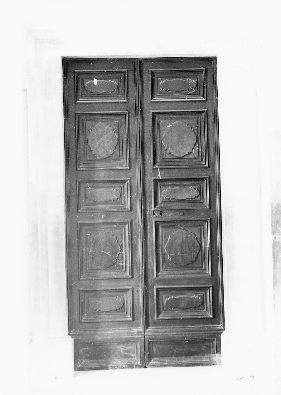 porta - a due battenti - bottega pescolana (sec. XVIII)