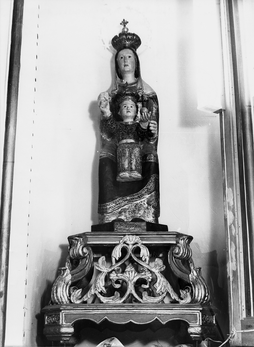 Madonna dell'Assunta, Madonna con Bambino in trono (statua) - ambito abruzzese (sec. XIV)