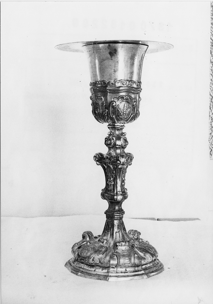 motivi decorativi a volute e medaglioni con simboli (calice, opera isolata) - ambito Italia centrale (fine/inizio secc. XVIII/ XIX)