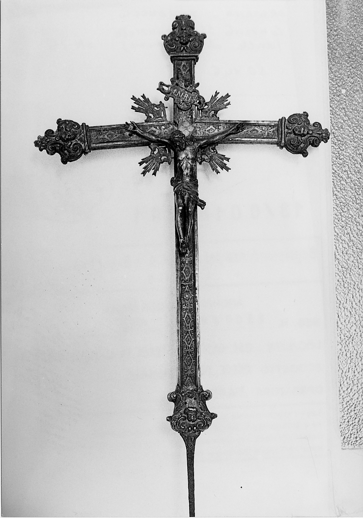 motivi decorativi geometrici a voluta, cristo crocifisso (croce processionale, opera isolata) - ambito Italia centrale (sec. XVII)