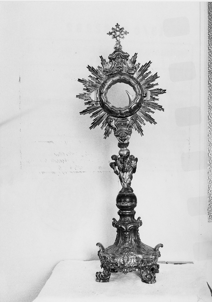 motivi decorativi vegetali a voluta con angeli e simboli (ostensorio - a raggiera, opera isolata) - ambito Italia centrale (sec. XVIII)