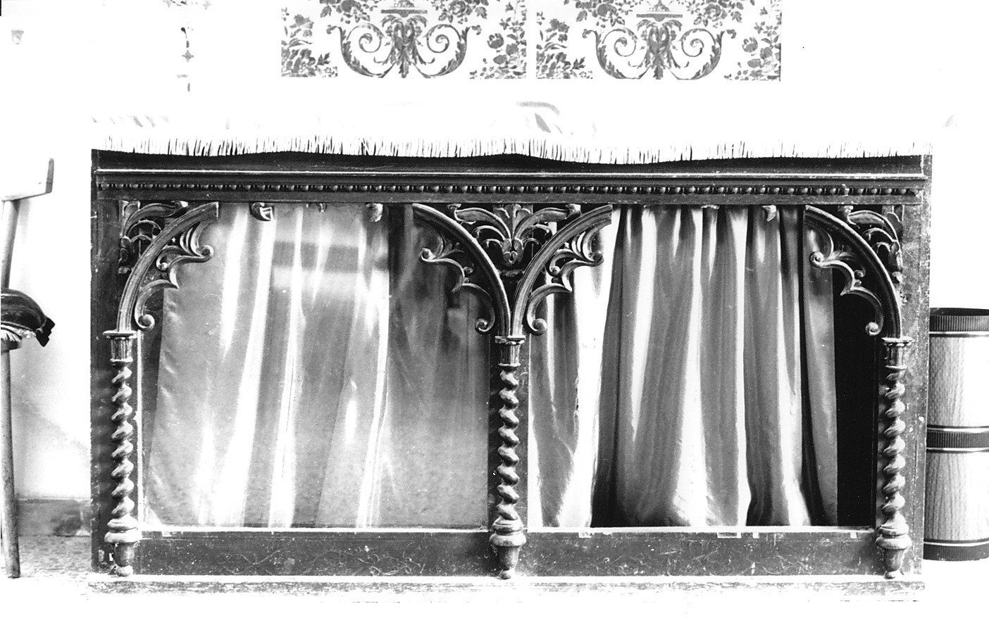 motivi decorativi architettonici con volute (cassone, opera isolata) - produzione abruzzese (seconda metà sec. XIX)