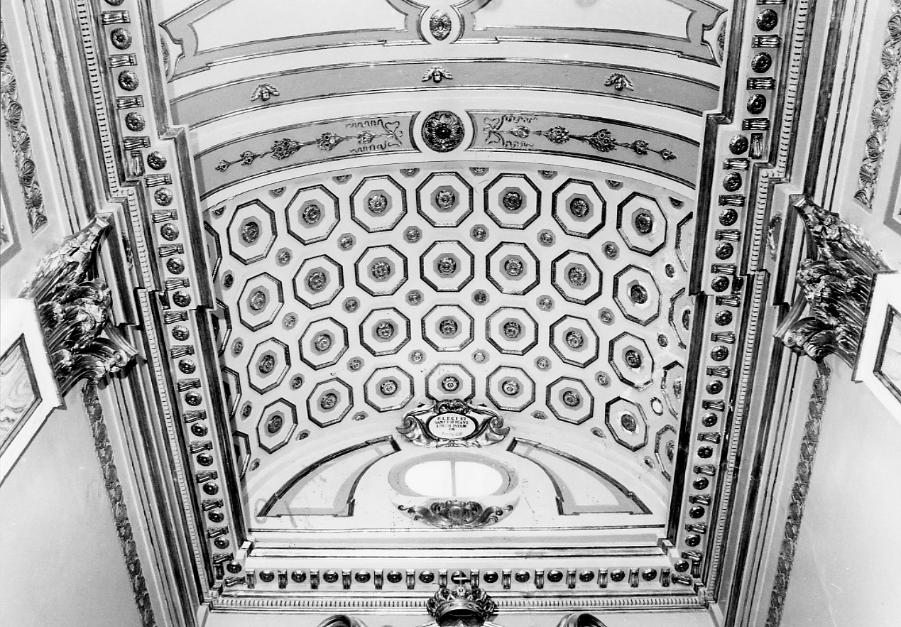 motivi decorativi geometrici (decorazione plastica, complesso decorativo) - bottega Italia centrale (secc. XVIII/ XIX)