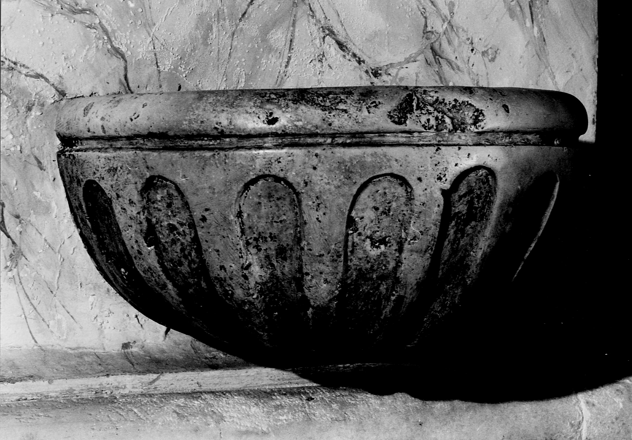 acquasantiera da parete, opera isolata - bottega Italia centrale (sec. XIX)