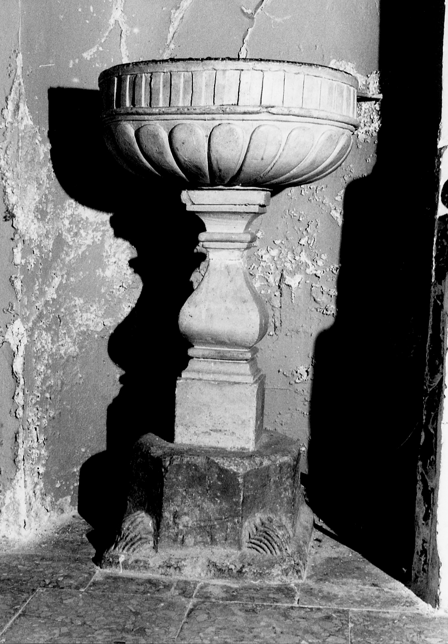 acquasantiera - a fusto, opera isolata - bottega Italia centrale (secc. XVIII/ XIX)