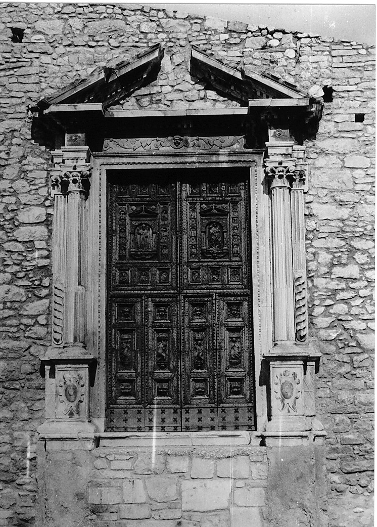 motivi decorativi architettonici con volute vegetali , angioletti e medaglioni (mostra di portale, elemento d'insieme) - ambito Italia centrale (sec. XVI)