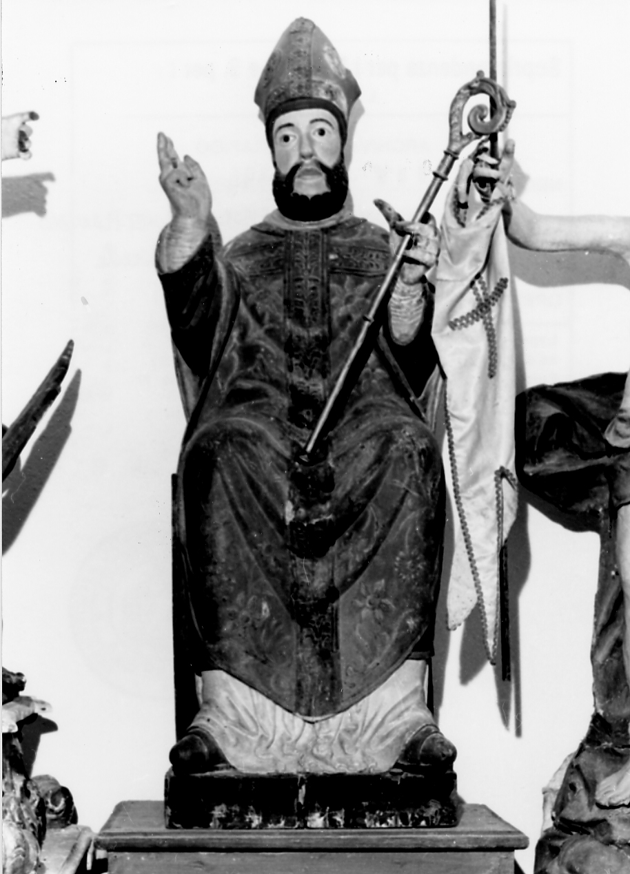 Santo Vescovo benedicente (statua, opera isolata) - bottega Italia centrale (sec. XVI)