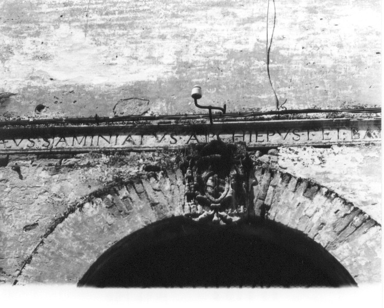 stemma vescovile (rilievo) - ambito abruzzese (fine/inizio secc. XVI/ XVII)